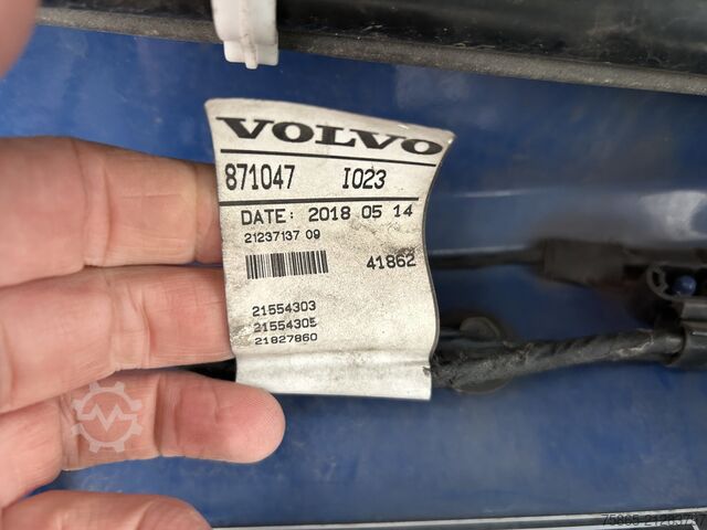 Standard tractor Volvo FH 460 Globetrotter / Dynamic Steering / 2 Tank...