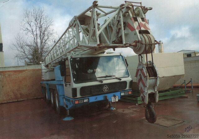 Self-propelled telescopic crane kruz kkk