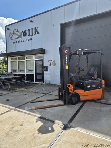 2017 Doosan 1600 kg Triplexmast mit Seitenschub Doosan 1600kg triplex sideshift