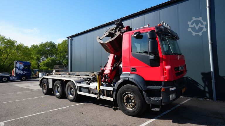 Crane truck Iveco Trakker 410 8x4 Cable system with Crane