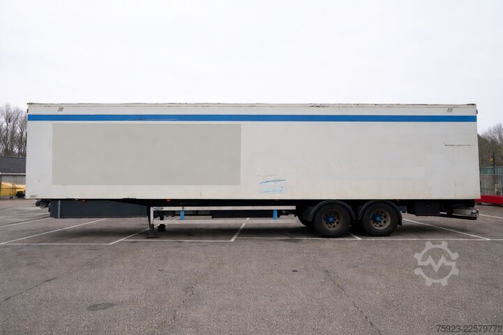 Suitcase LAG Closed box trailer