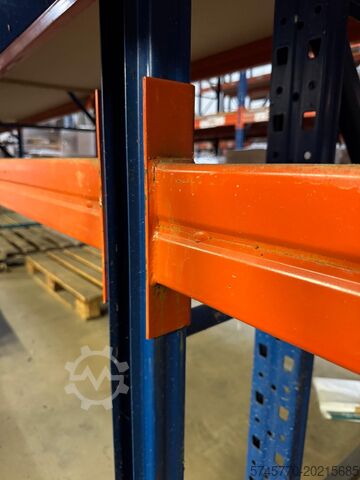 LOT OF RACKS LOT DE RACKS