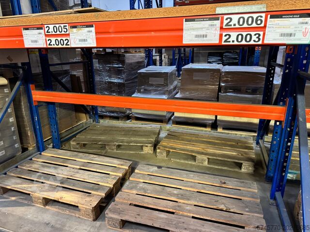 LOT OF RACKS LOT DE RACKS