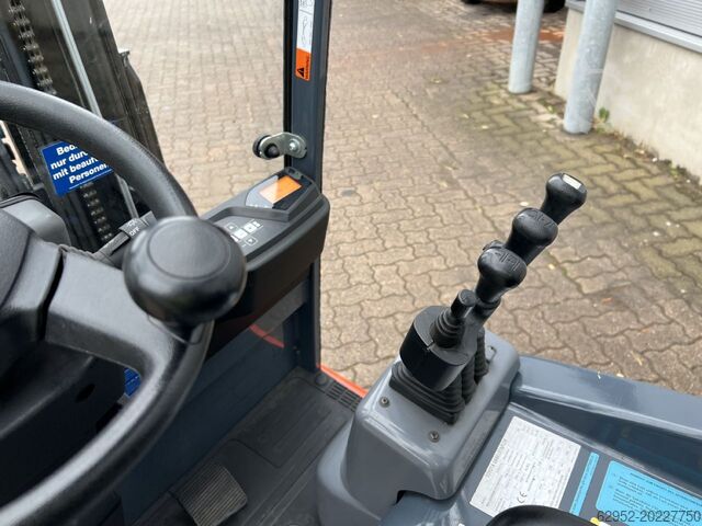 Electric 3-wheel forklift Toyota 7 FBEST 15