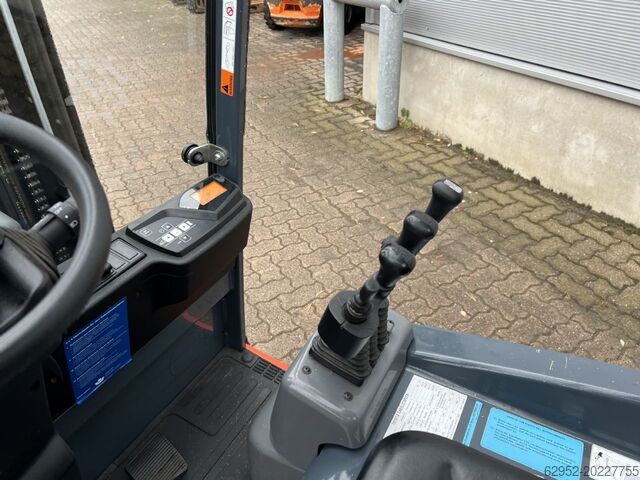 Electric 3-wheel forklift Toyota 7 FBEST 15