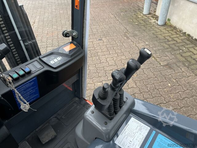 Electric 3-wheel forklift Toyota 7 FBEST 15