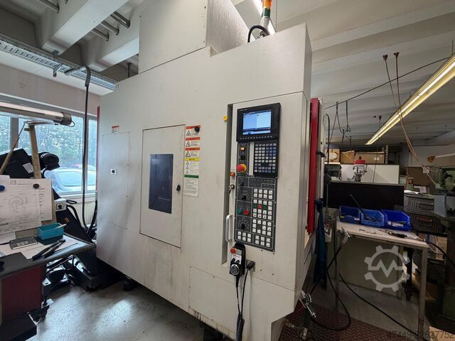 Vertikales Bearbeitungszentrum Akira Seiki RMV700APC