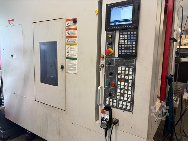 Vertikales Bearbeitungszentrum Akira Seiki RMV700APC
