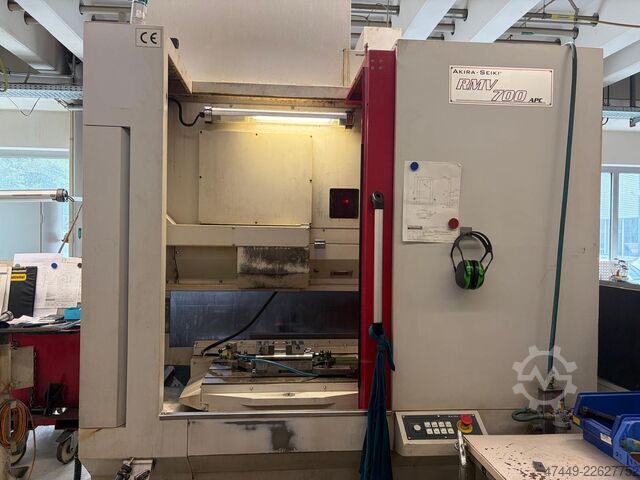 Vertikales Bearbeitungszentrum Akira Seiki RMV700APC