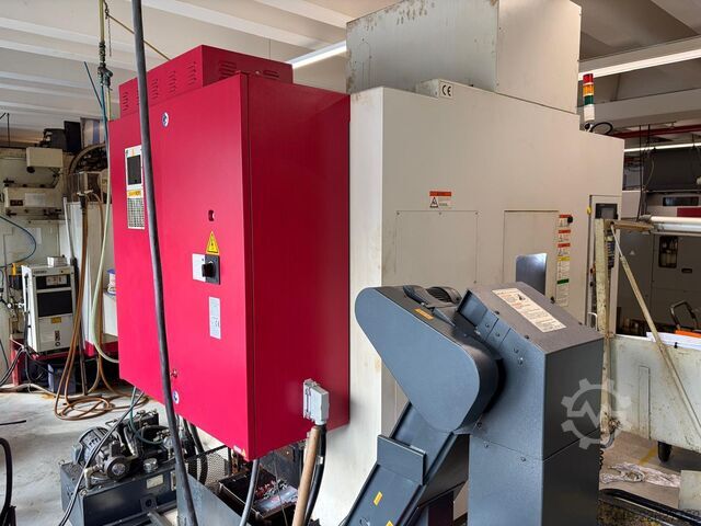 Vertikales Bearbeitungszentrum Akira Seiki RMV700APC