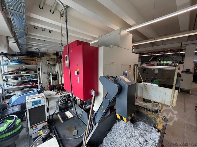 Vertikales Bearbeitungszentrum Akira Seiki RMV700APC