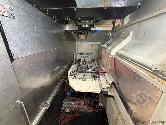 Vertikales Bearbeitungszentrum Akira Seiki RMV700APC