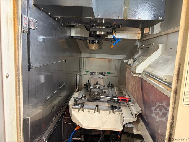 Vertikales Bearbeitungszentrum Akira Seiki RMV700APC