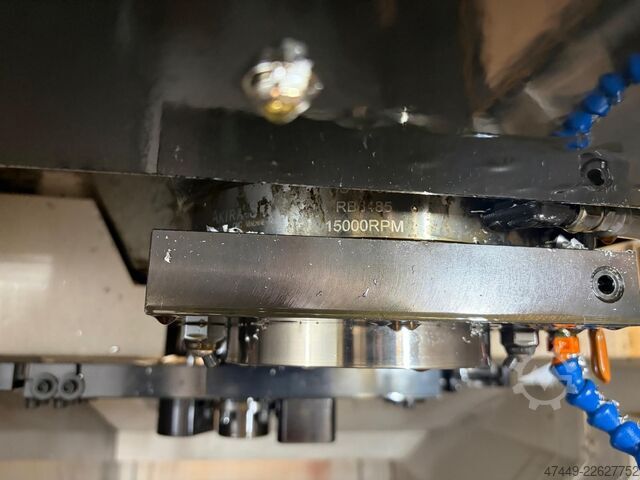 Vertikales Bearbeitungszentrum Akira Seiki RMV700APC
