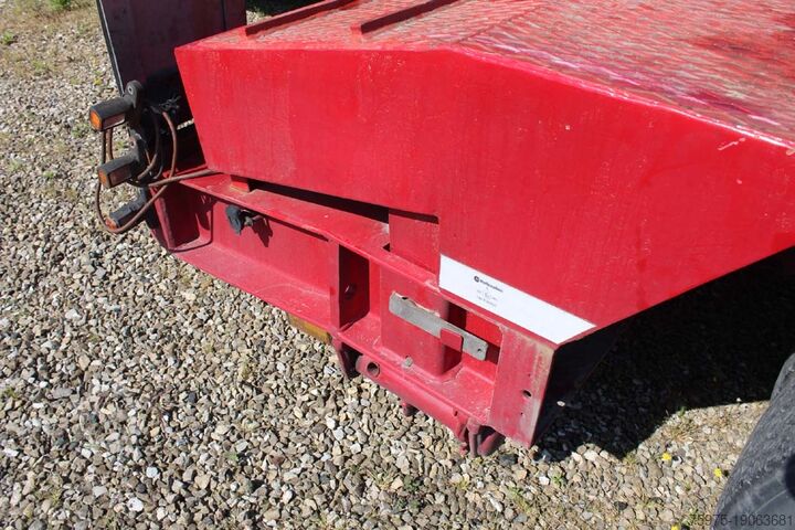 Low-loader semi-trailer for transporting construction machinery bertoja semirimorchio culla allungabile usato