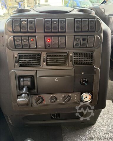 Truck with fixed body Iveco STRALIS 480