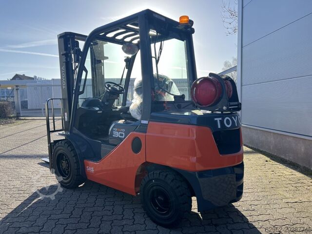LPG Forklifts Toyota 02-8 FGF 30, Demo
