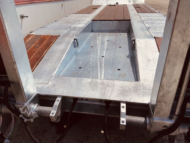 Low loader trailer Möslein T 4 VB F  4 Achs Tieflader- Anhänger, Neufahrzeug