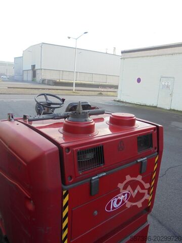 Kehrsaugmaschine RCM Super Boxer D Sitz-Kehr