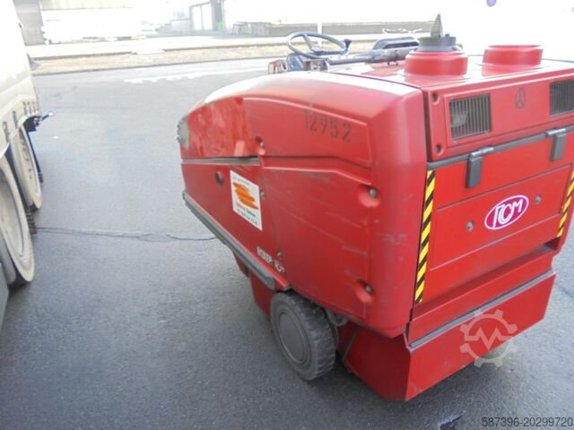 Kehrsaugmaschine RCM Super Boxer D Sitz-Kehr