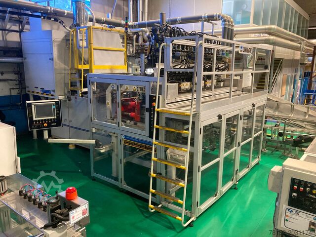 Blow moulding machine Uniloy UR110 Reciprocating Screw Blow Machine