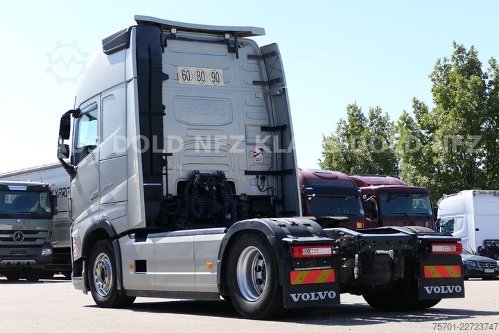 Standard tractor unit VOLVO FH 500 Globetrotter 2-Tanks Euro 6