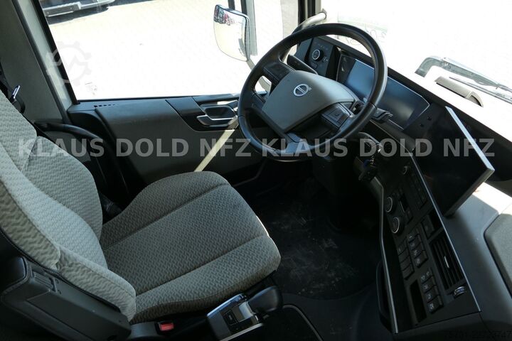 Standard tractor unit VOLVO FH 500 Globetrotter 2-Tanks Euro 6