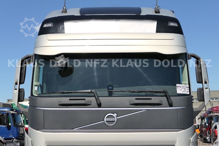 Standard tractor unit VOLVO FH 500 Globetrotter 2-Tanks Euro 6