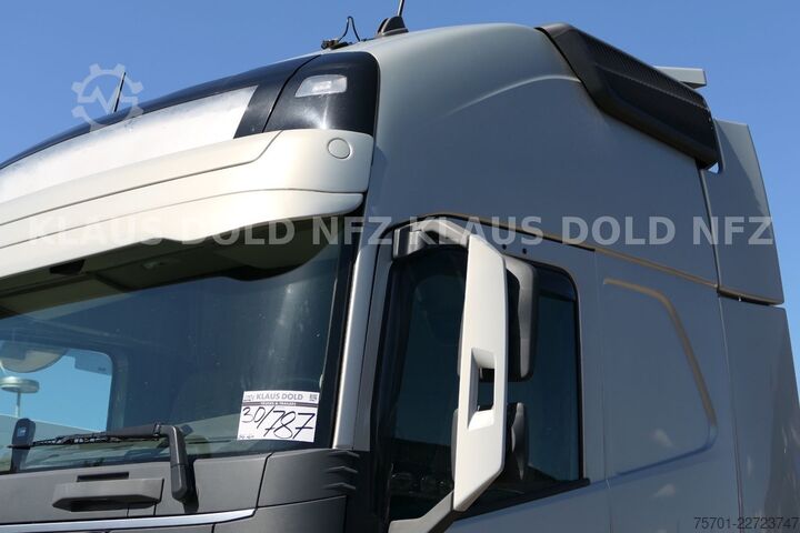 Standard tractor unit VOLVO FH 500 Globetrotter 2-Tanks Euro 6