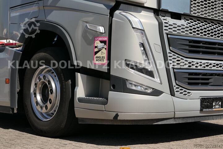 Standard tractor unit VOLVO FH 500 Globetrotter 2-Tanks Euro 6
