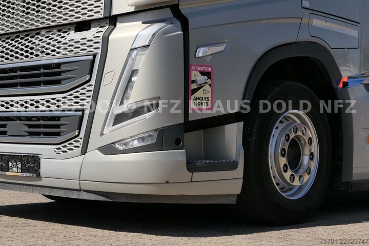Standard tractor unit VOLVO FH 500 Globetrotter 2-Tanks Euro 6