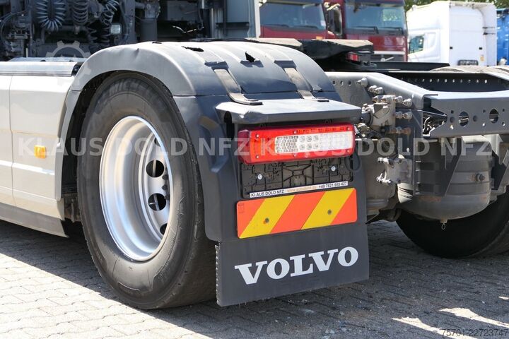 Standard tractor unit VOLVO FH 500 Globetrotter 2-Tanks Euro 6