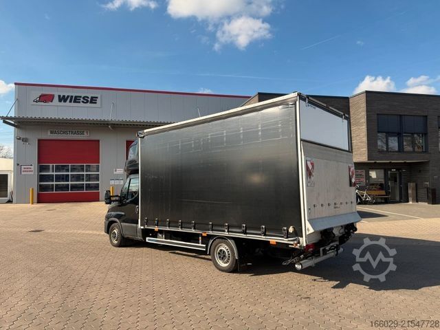 Transporter mit Koffer IVECO Daily Koffer mit Ladebordwand