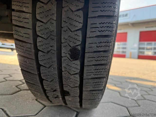 Transporter mit Koffer IVECO Daily Koffer mit Ladebordwand