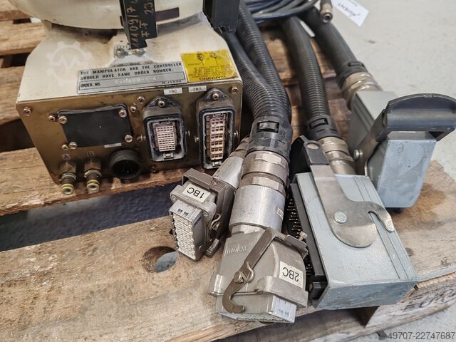 Industrieroboter mit Greifer Yaskawa Motoman YR-HP3L-A00