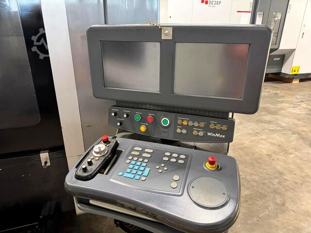 Vertikales Bearbeitungszentrum HURCO VMX 30