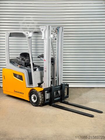 Elektro 4-Rad Jungheinrich EFG 218k -Service Neu - Freihub - Batterie 85%