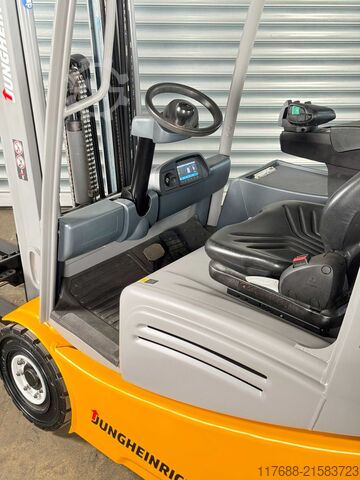 Elektro 4-Rad Jungheinrich EFG 218k -Service Neu - Freihub - Batterie 85%