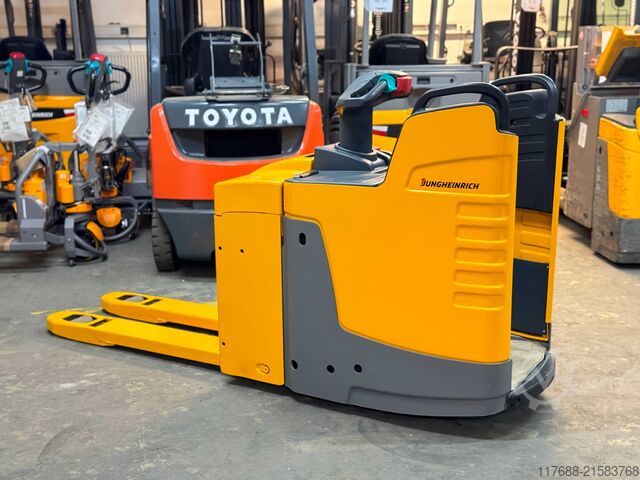 Niederhubwagen-Mitfahrer Jungheinrich ERE 225 - Service Neu - Batterie 86%