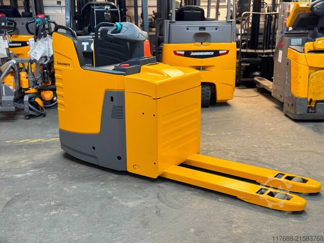 Niederhubwagen-Mitfahrer Jungheinrich ERE 225 - Service Neu - Batterie 86%