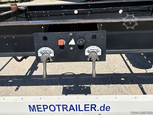 Anhänger-Wechselfahrgestell Krone Maxi BDF Lafette mit Breitreifen 445er