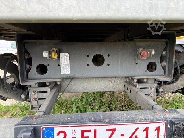 Kastenwagen 4x2 mit Dhollandia-Ladebordwand und Seitentür Ford 2023 FORD 1833 DC 4x2 (EXPORT)