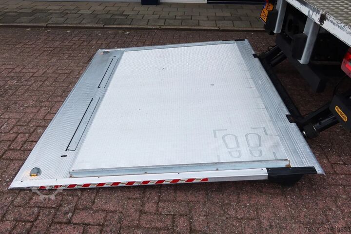 Koffer MAN TGL 12.220 Bak + Palfinger klep 1500 KG