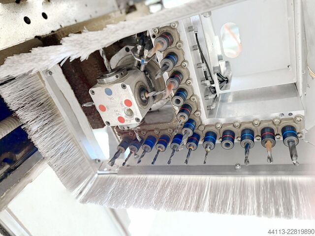 CNC Bearbeitungszentrum MIT Verleim HOMAG Centateq E-500 (BMG 512/60/12/V/A)
