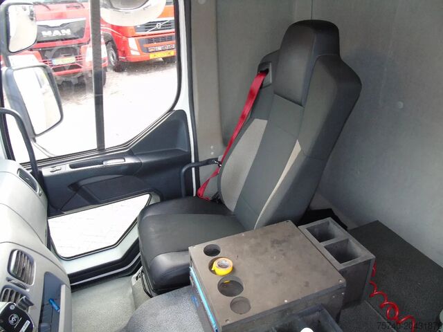 Suitcase Renault D 220 + special lift + 165km!