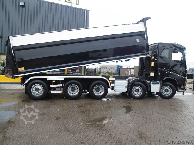 Kipper Volvo FH 500 + 10X4 + 33 CUB + SMALL DAMAGE CAB