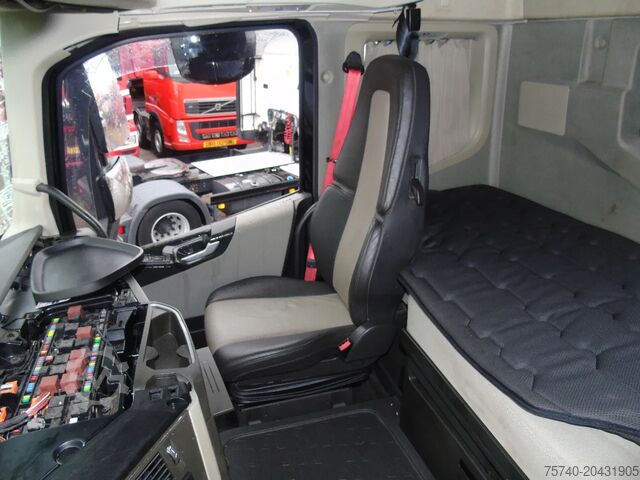 Kipper Volvo FH 500 + 10X4 + 33 CUB + SMALL DAMAGE CAB