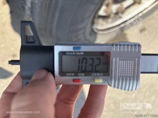 Auflieger mit Pritsche & Plane Schmitz Cargobull Semitrailer Curtainsider Mega