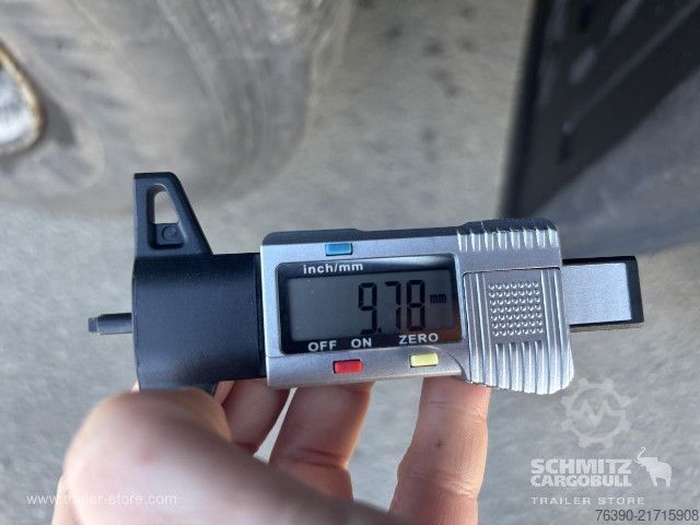 Auflieger mit Pritsche & Plane Schmitz Cargobull Semitrailer Curtainsider Mega