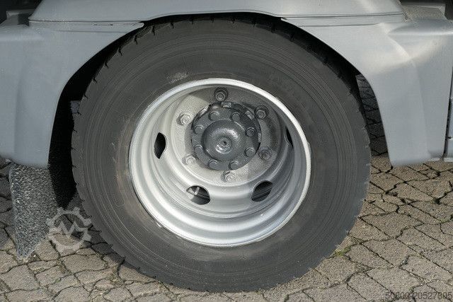 Curtain sider van MERCEDES-BENZ 823 Atego 4x2, Schlafliege, Schiebeplane, Klima